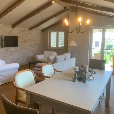Dachgeschoss-apartment 